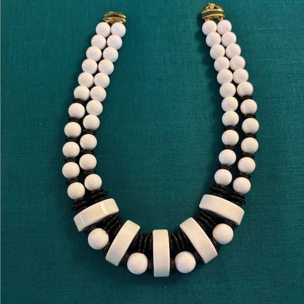 Black and White Graduated Bead Necklace